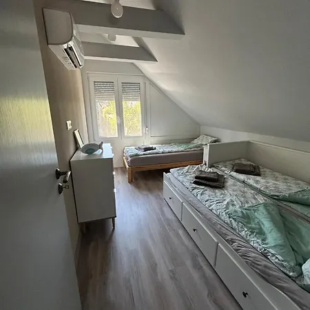 Kékzug Apartman Balatonkeresztúr